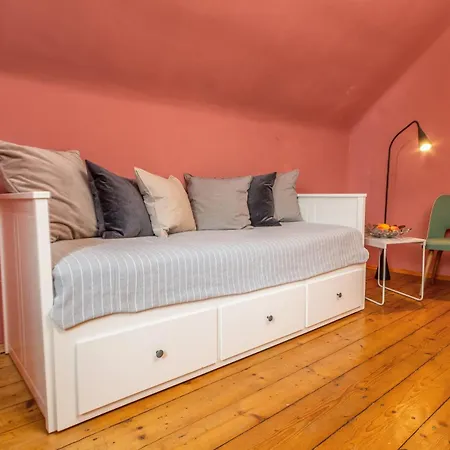 City-loft In 100und10 - Charmantes Dachstudio Beim Lendkanal Klagenfurt am Woerthersee