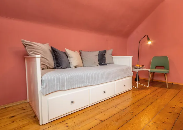 City-loft In 100und10 - Charmantes Dachstudio Beim Lendkanal קלגנפורט