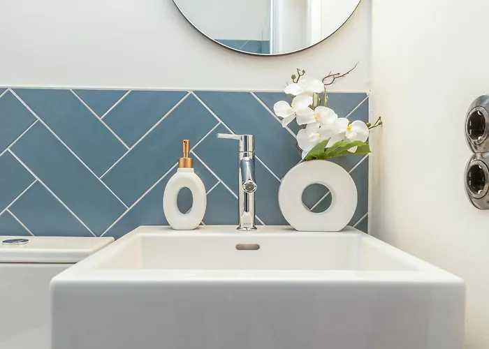 City-loft In 100und10 - Charmantes Dachstudio Beim Lendkanal דירה קלגנפורט